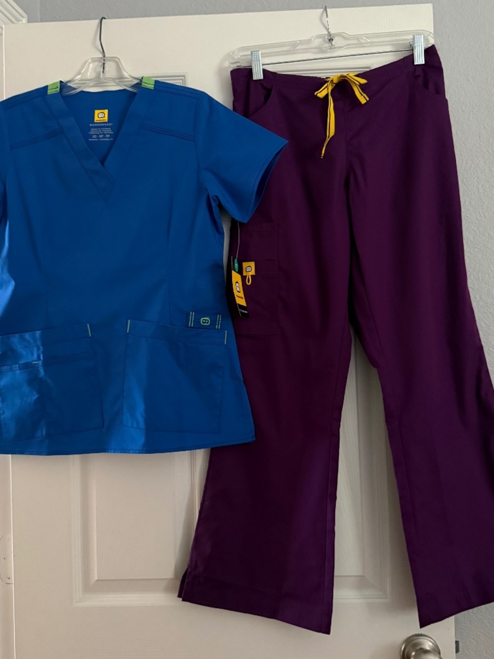 NWT Lot of 2 Women's Wonder Wink Sz XS Petite Scrub Pants & Sz Small Top